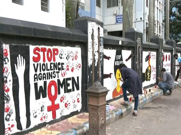 कोलकाता के लॉ कॉलेज में छात्रा से सामूहिक बलात्कार के बाद तीन गिरफ्तार; भाजपा ने ममता सरकार को घेरा